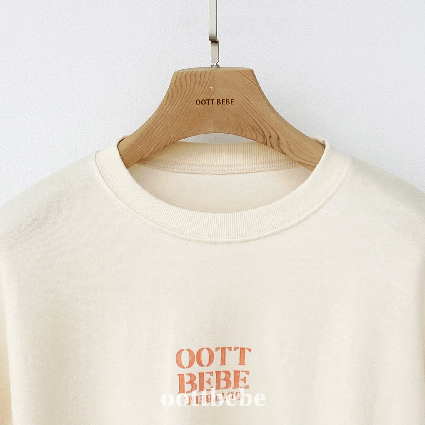 (Pre-order) OOTTBEBE - Mom's OOTT Sweatshirt 오뜨베베맨투맨 (성인) (4 Colors)