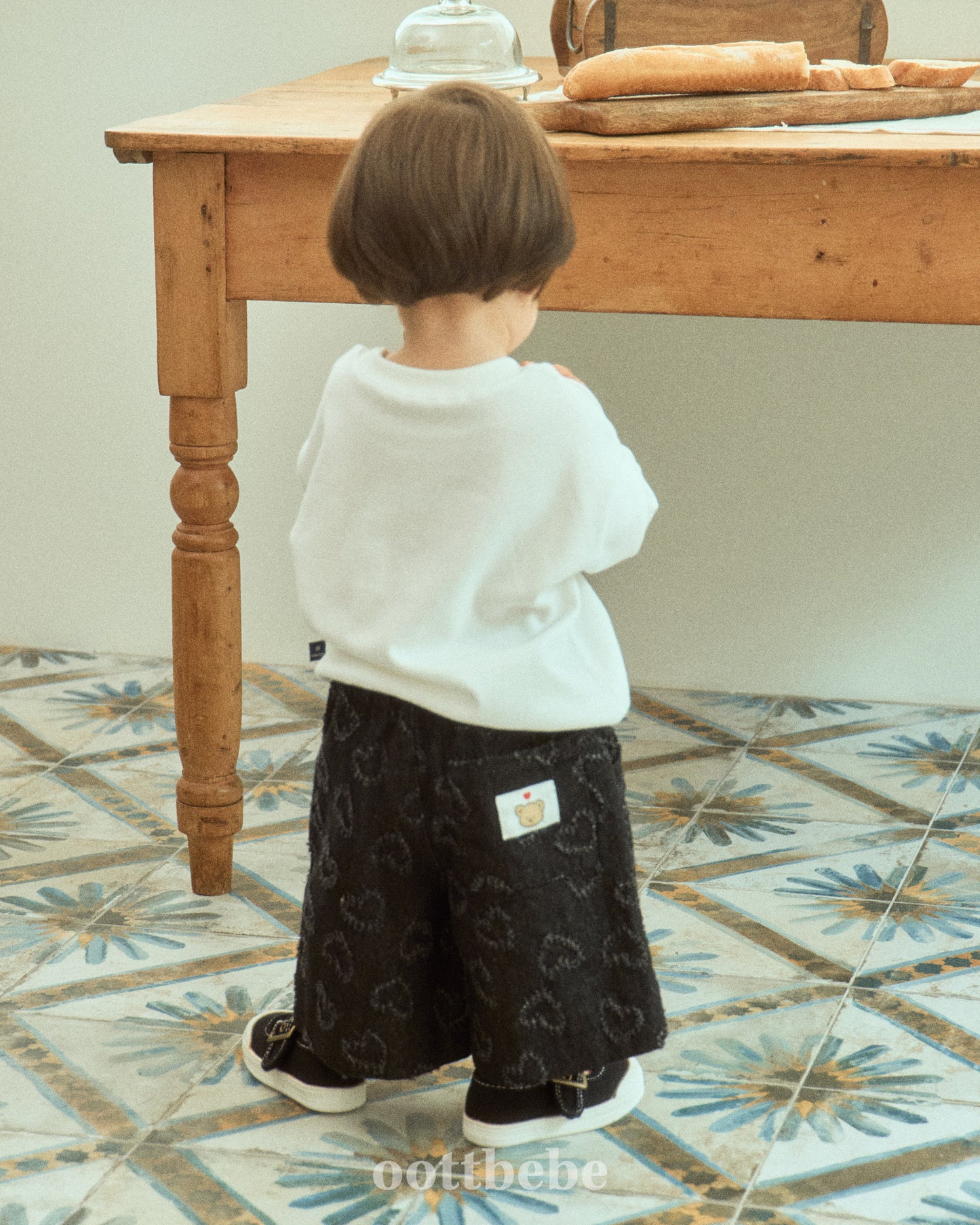 (Pre-order) OOTTBEBE - LOVE Denim Pants (6/10 Length) LOVE청팬츠(6부) (2 Colors)