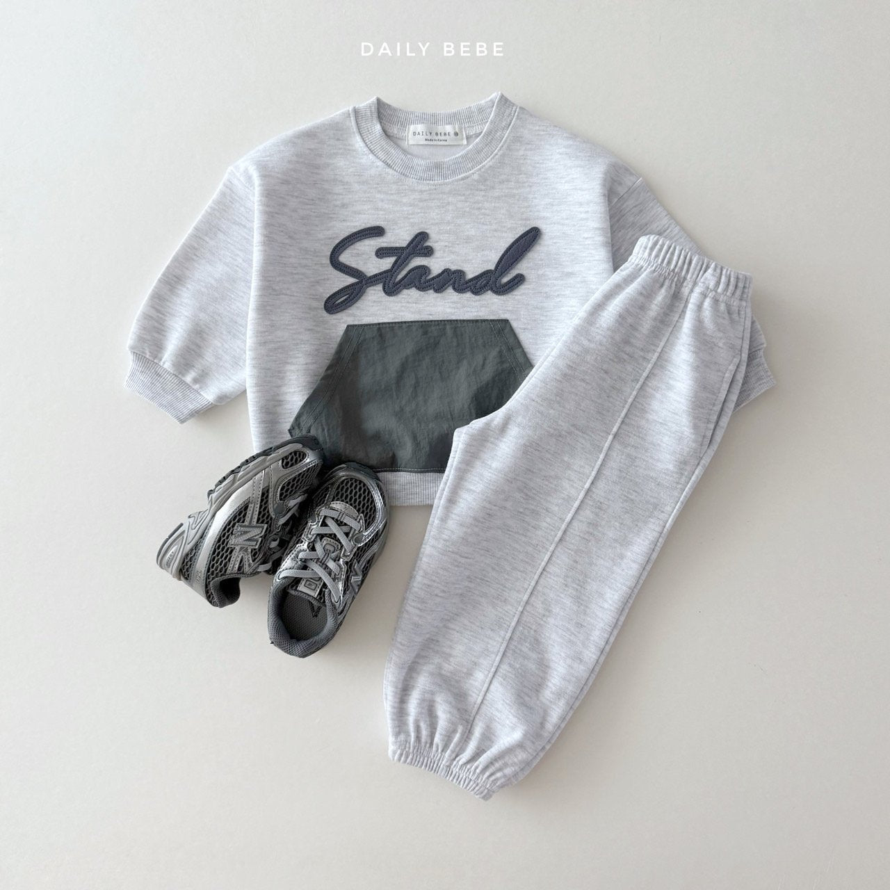 (Pre-order) Daily Bebe - Kids’ Crinkle Pocket Sweatshirt 바스락 포켓 맨투맨 (2 Colors)