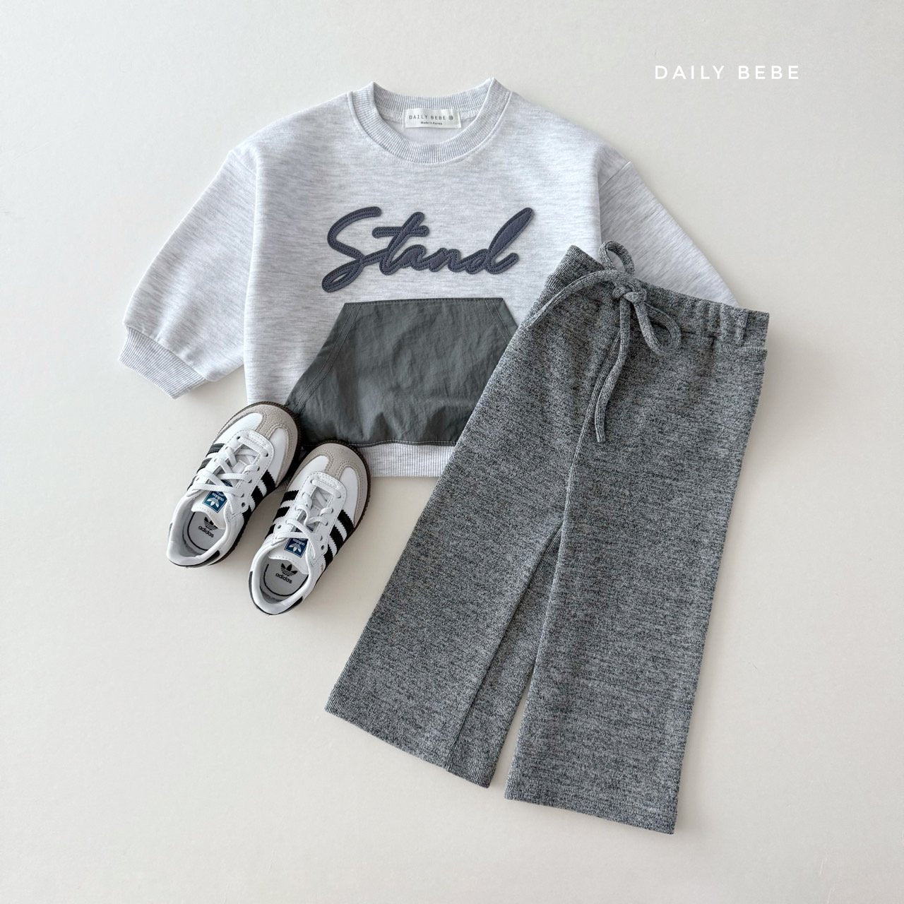 (Pre-order) Daily Bebe - Kids’ Crinkle Pocket Sweatshirt 바스락 포켓 맨투맨 (2 Colors)