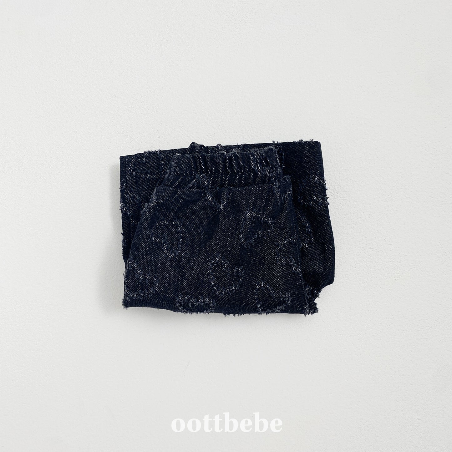 (Pre-order) OOTTBEBE - LOVE Denim Pants (6/10 Length) LOVE청팬츠(6부) (2 Colors)