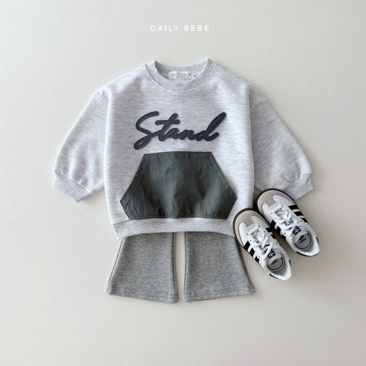 (Pre-order) Daily Bebe - Kids’ Crinkle Pocket Sweatshirt 바스락 포켓 맨투맨 (2 Colors)
