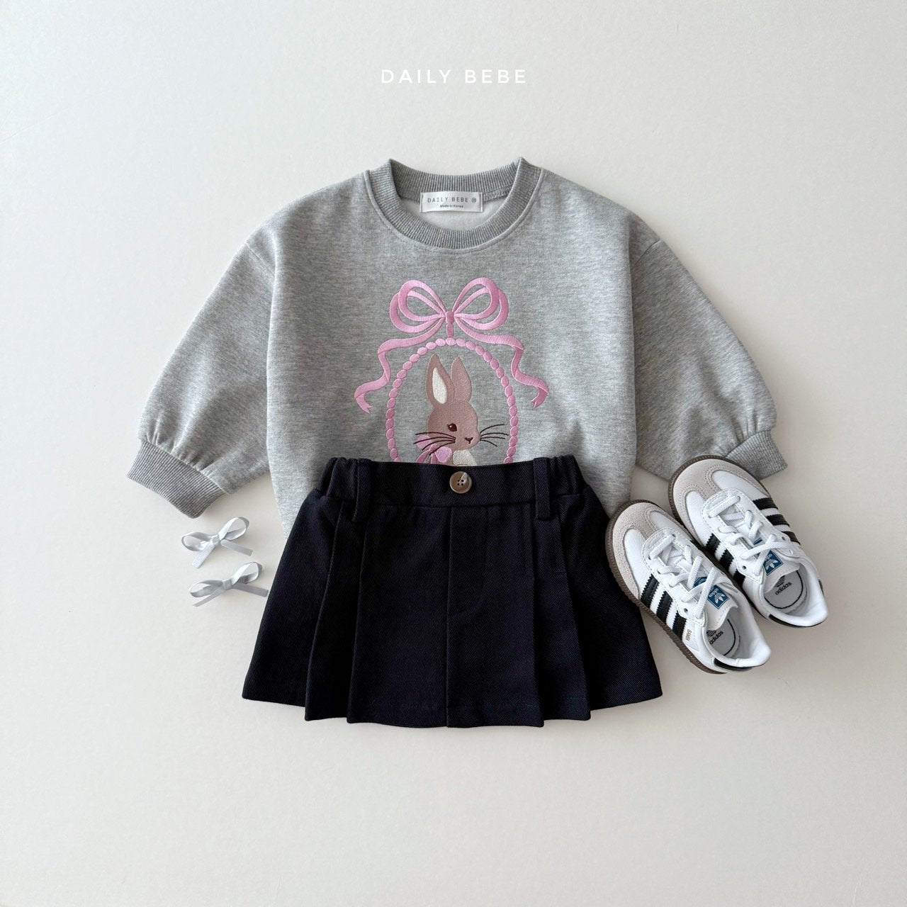 (Pre-order) Daily Bebe - Kids' Bunny Embroidery Sweatshirt 토끼 자수 맨투맨 (2 Colors)