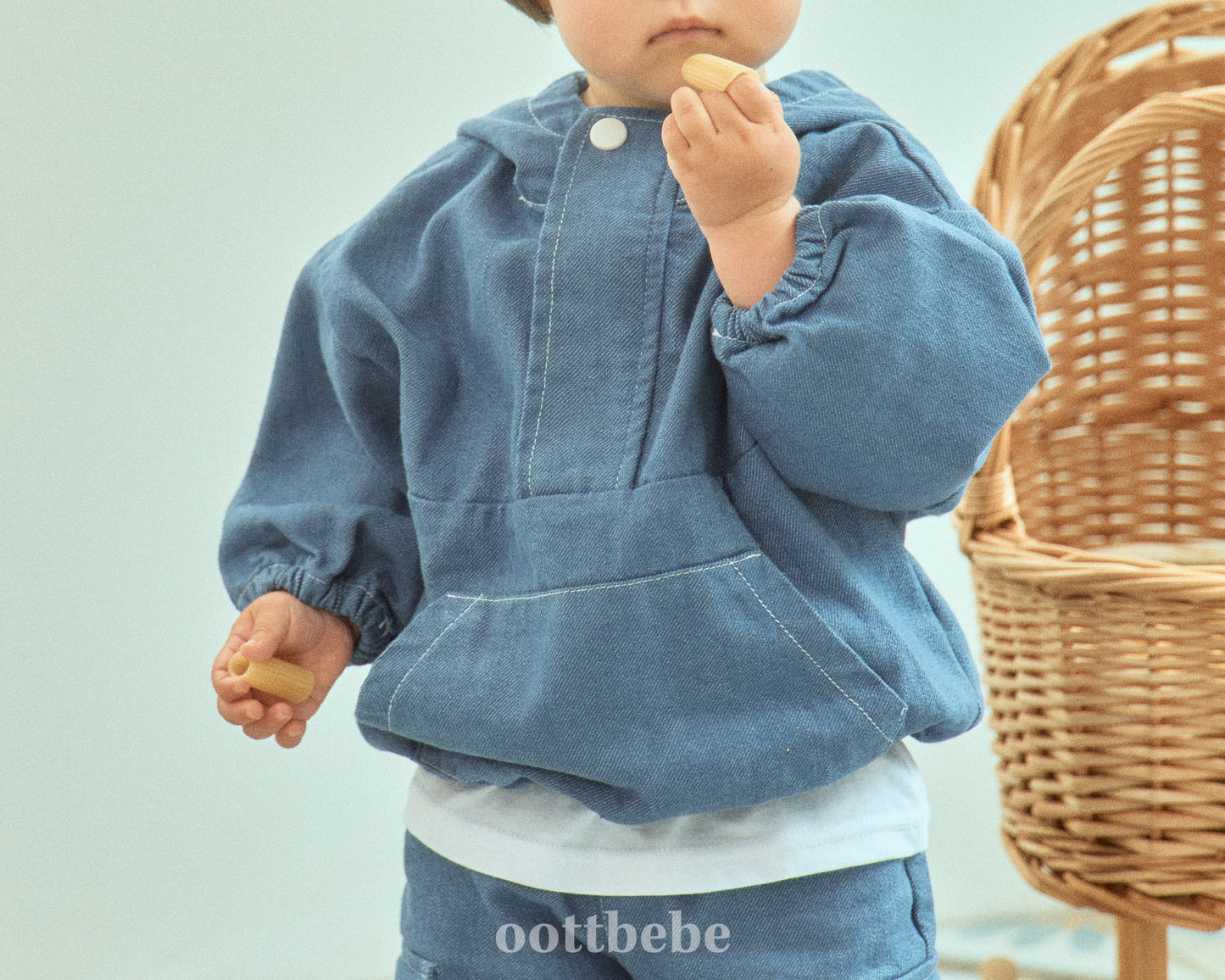 (Pre-order) OOTTBEBE - Stitch Hooded Jacket 스티치후드아노락 (2 Colors)