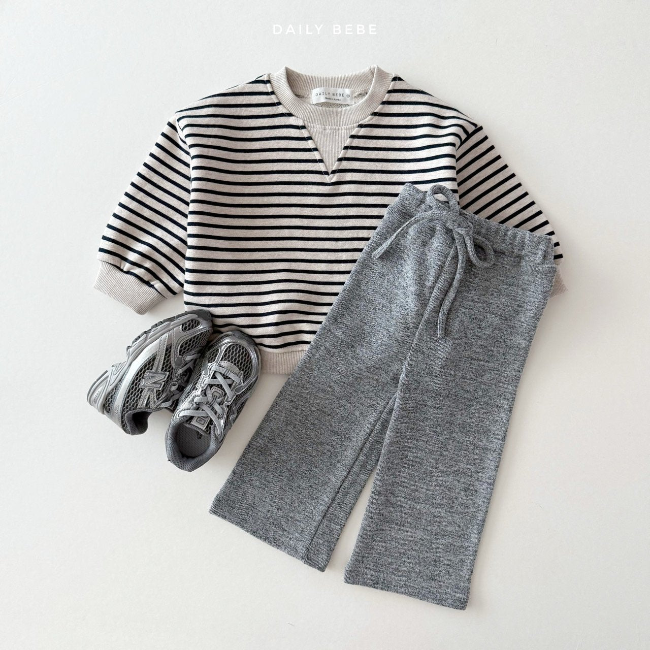 (Pre-order) Daily Bebe - Kids’ Triangle Stripe Sweatshirt 단가라 삼각 맨투맨 (2 Colors)