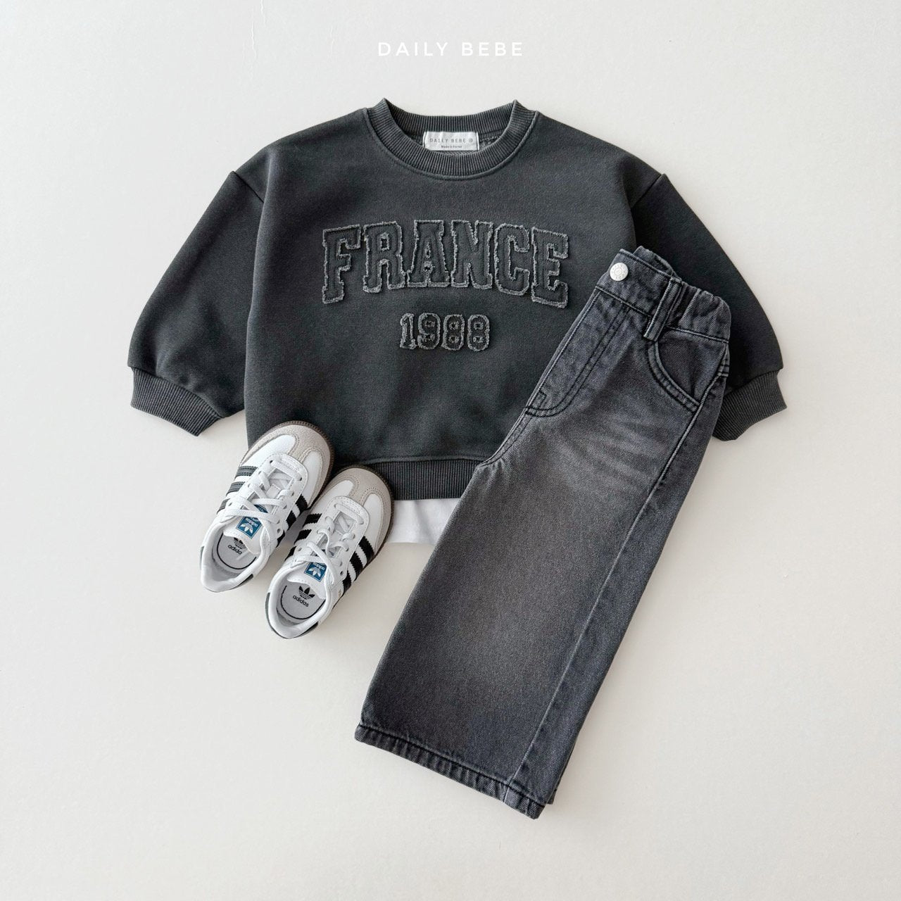 (Pre-order) Daily Bebe - Kids' Washed Wide Denim Pants 워싱 와이드 데님 팬츠 (2 Colors)