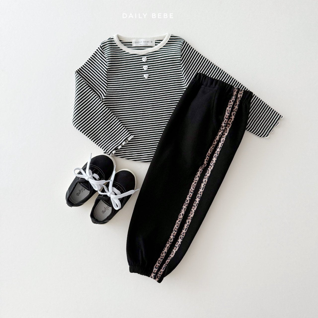 (Pre-order) Daily Bebe - Kids' Button Stripe Tee 줄가라단추티 (2 Colors)