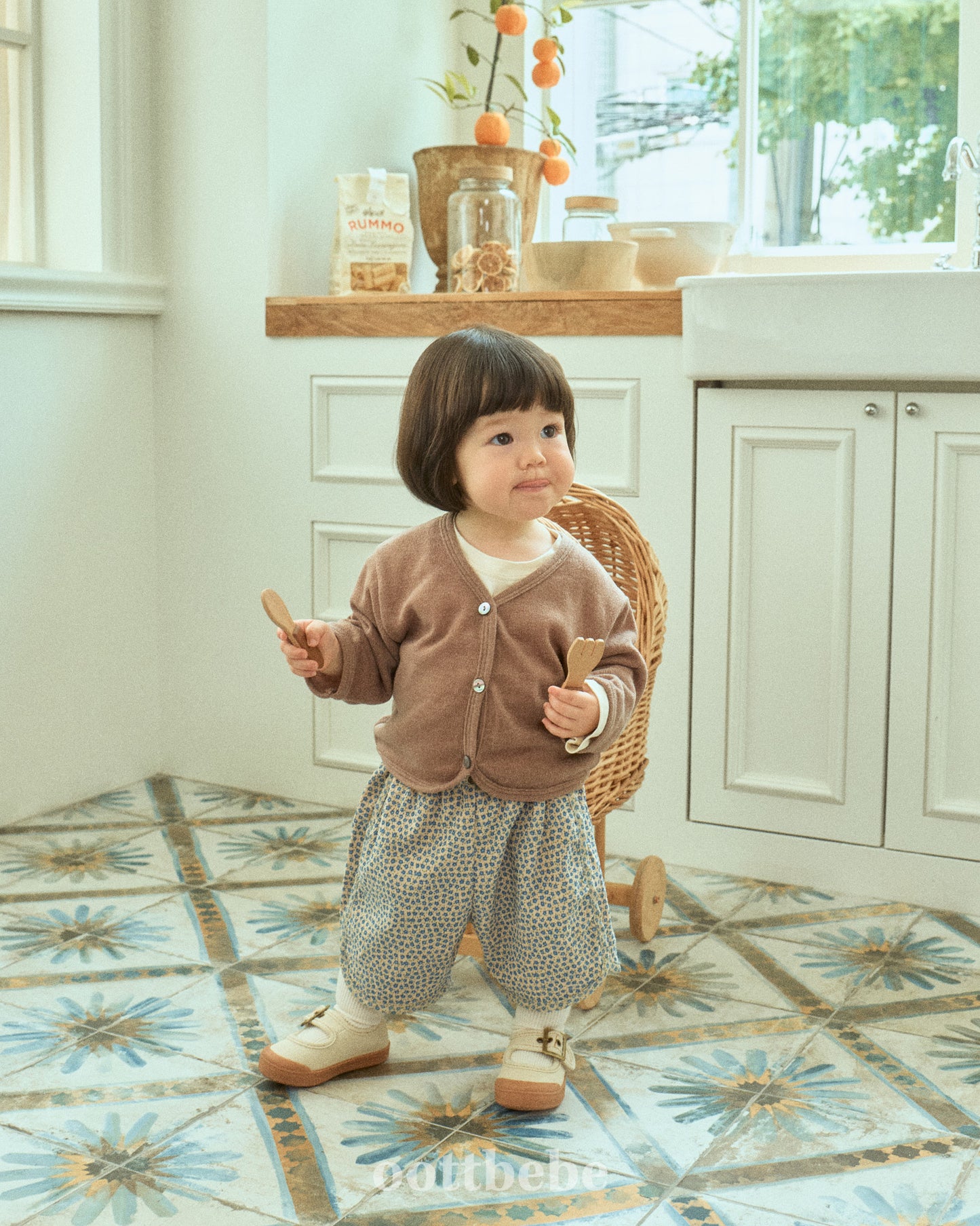 (Pre-order) OOTTBEBE - Bloom Pants (6/10 Length) 블룸팬츠(6부) (2 Colors)