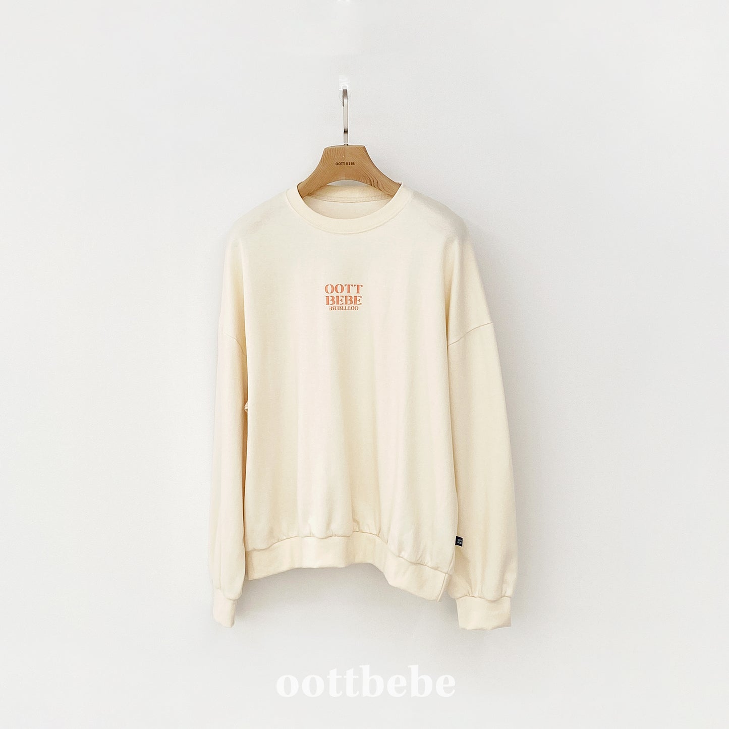 (Pre-order) OOTTBEBE - Mom's OOTT Sweatshirt 오뜨베베맨투맨 (성인) (4 Colors)