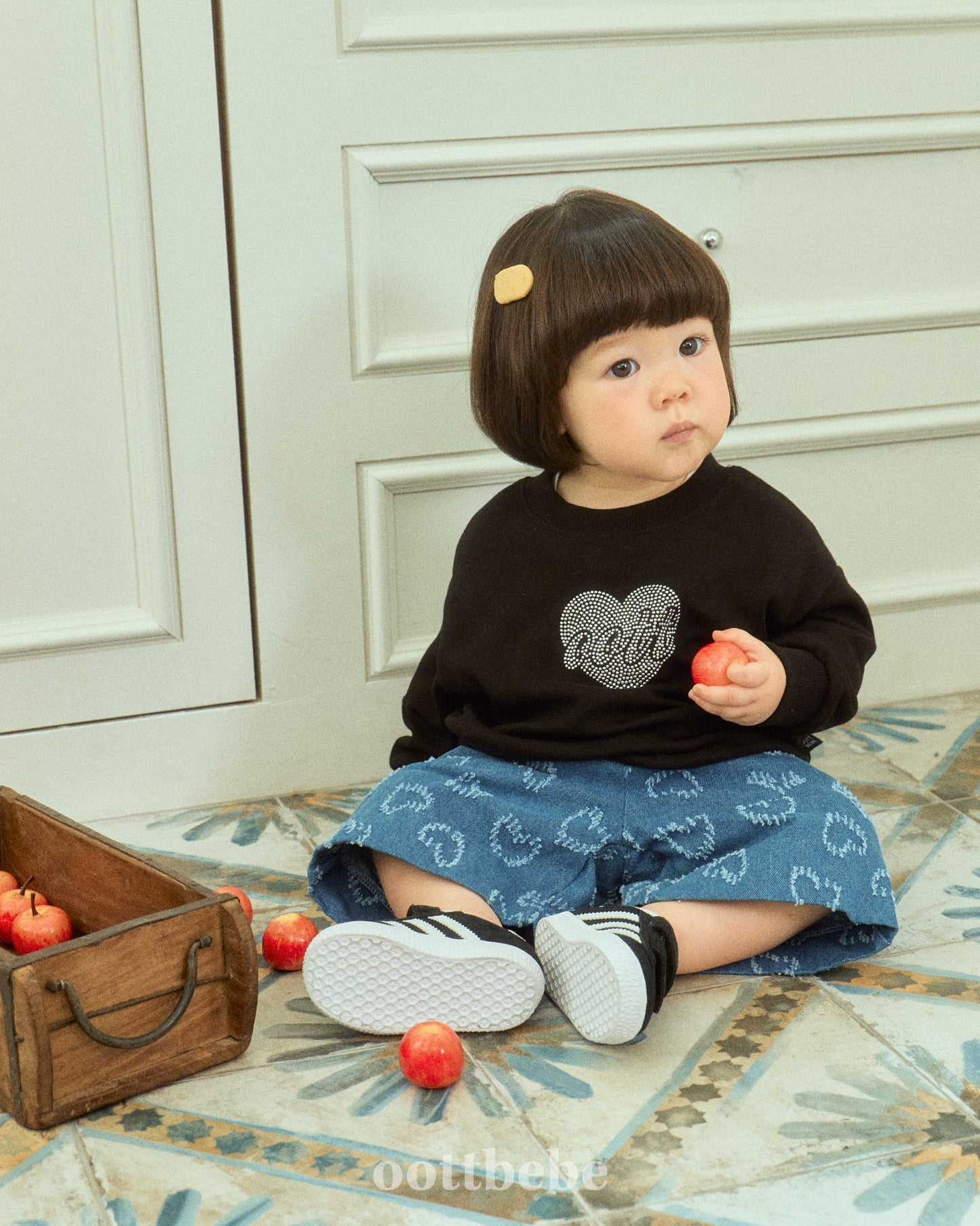 (Pre-order) OOTTBEBE - LOVE Denim Pants (6/10 Length) LOVE청팬츠(6부) (2 Colors)