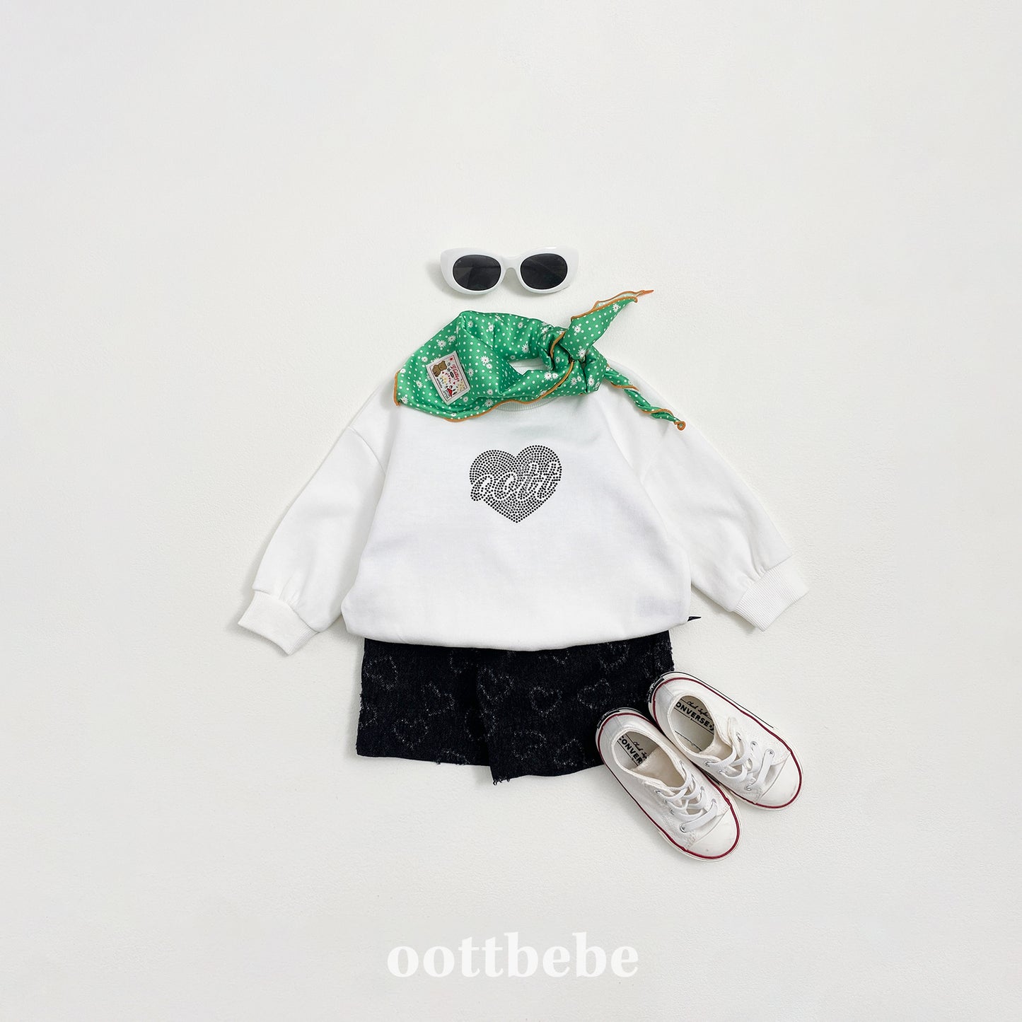 (Pre-order) OOTTBEBE - LOVE Denim Pants (6/10 Length) LOVE청팬츠(6부) (2 Colors)