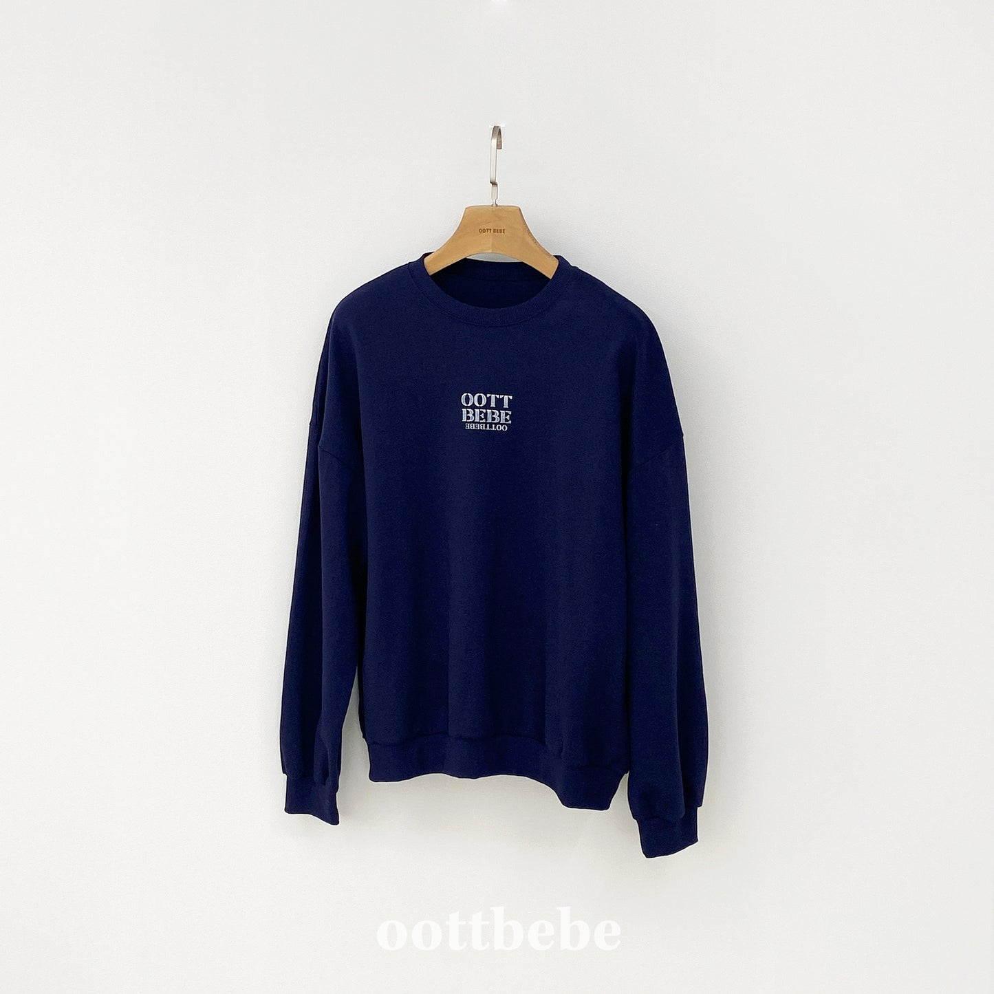 (Pre-order) OOTTBEBE - Mom's OOTT Sweatshirt 오뜨베베맨투맨 (성인) (4 Colors)