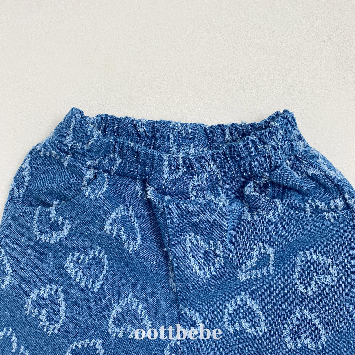 (Pre-order) OOTTBEBE - LOVE Denim Pants (6/10 Length) LOVE청팬츠(6부) (2 Colors)