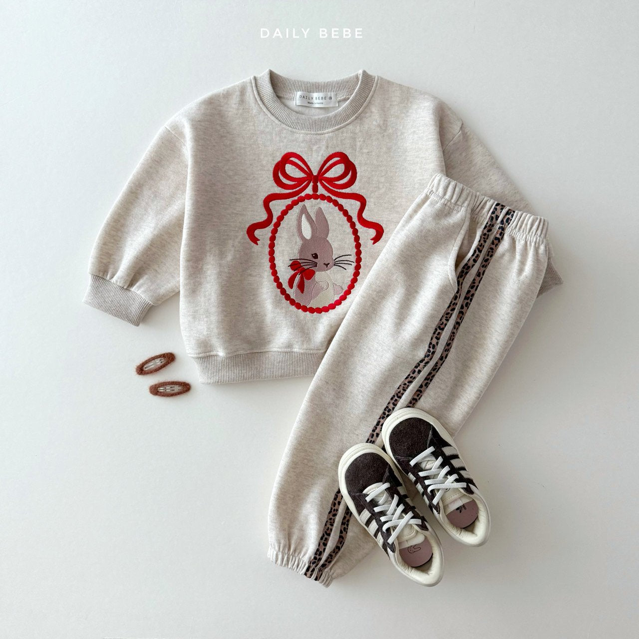 (Pre-order) Daily Bebe - Kids' Bunny Embroidery Sweatshirt 토끼 자수 맨투맨 (2 Colors)