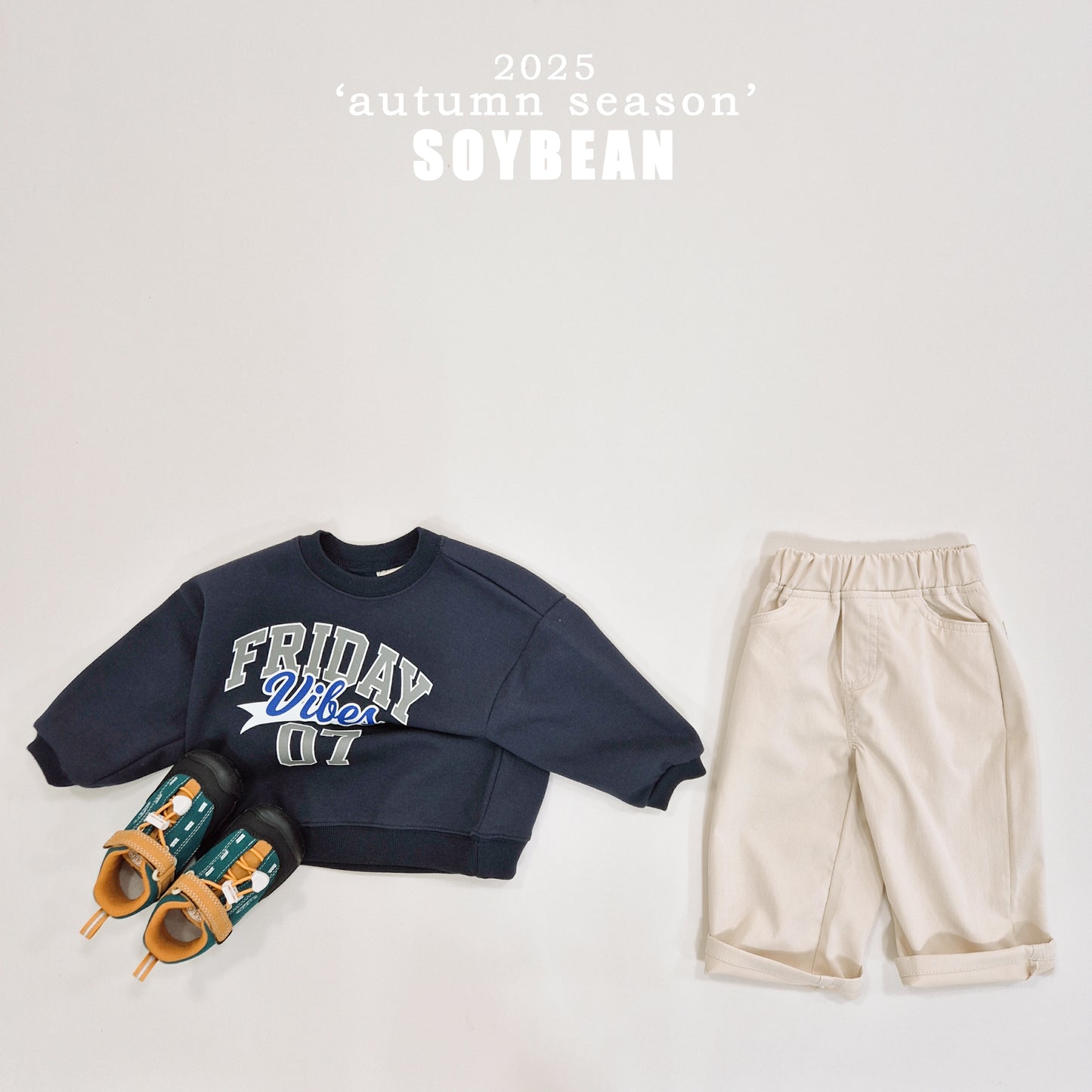 (Pre-order) Soybean Kids - Friday Lettering Sweatshirt 프라이데이맨투맨 (2 Colors)