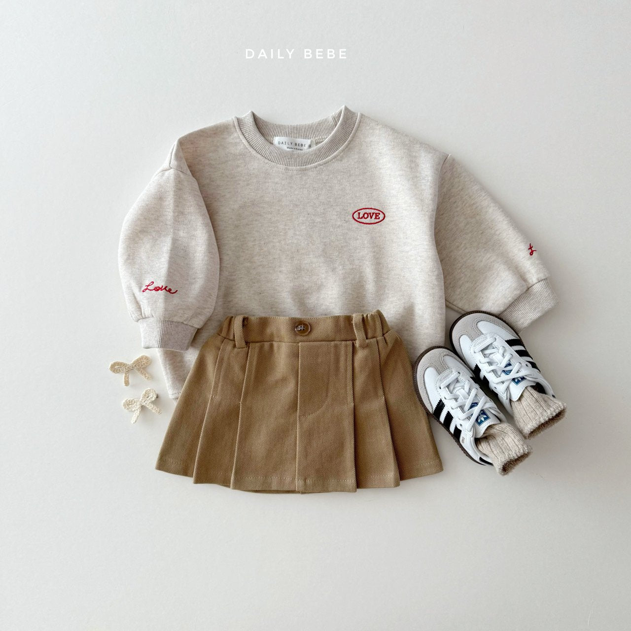 (Pre-order) Daily Bebe - Kids’ Love Point Sweatshirt 러브포인트 맨투맨 (2 Colors)