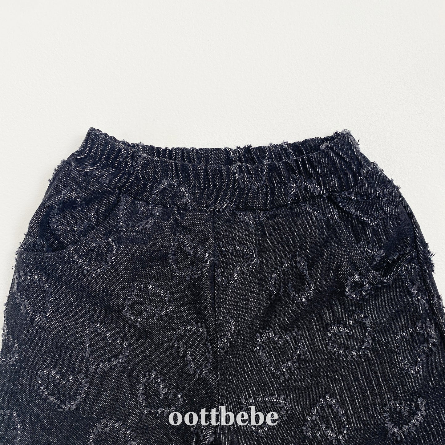 (Pre-order) OOTTBEBE - LOVE Denim Pants (6/10 Length) LOVE청팬츠(6부) (2 Colors)