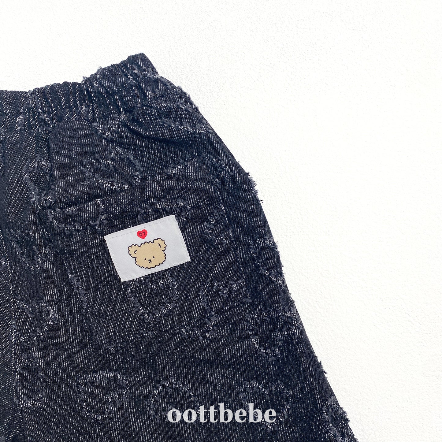 (Pre-order) OOTTBEBE - LOVE Denim Pants (6/10 Length) LOVE청팬츠(6부) (2 Colors)