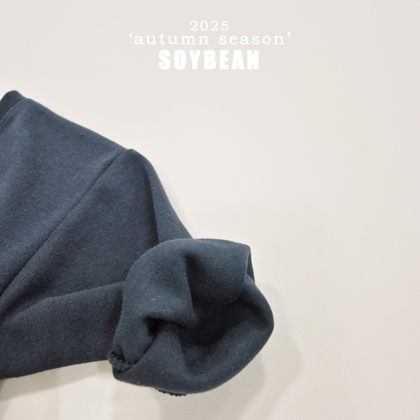 (Pre-order) Soybean Kids - Friday Lettering Sweatshirt 프라이데이맨투맨 (2 Colors)