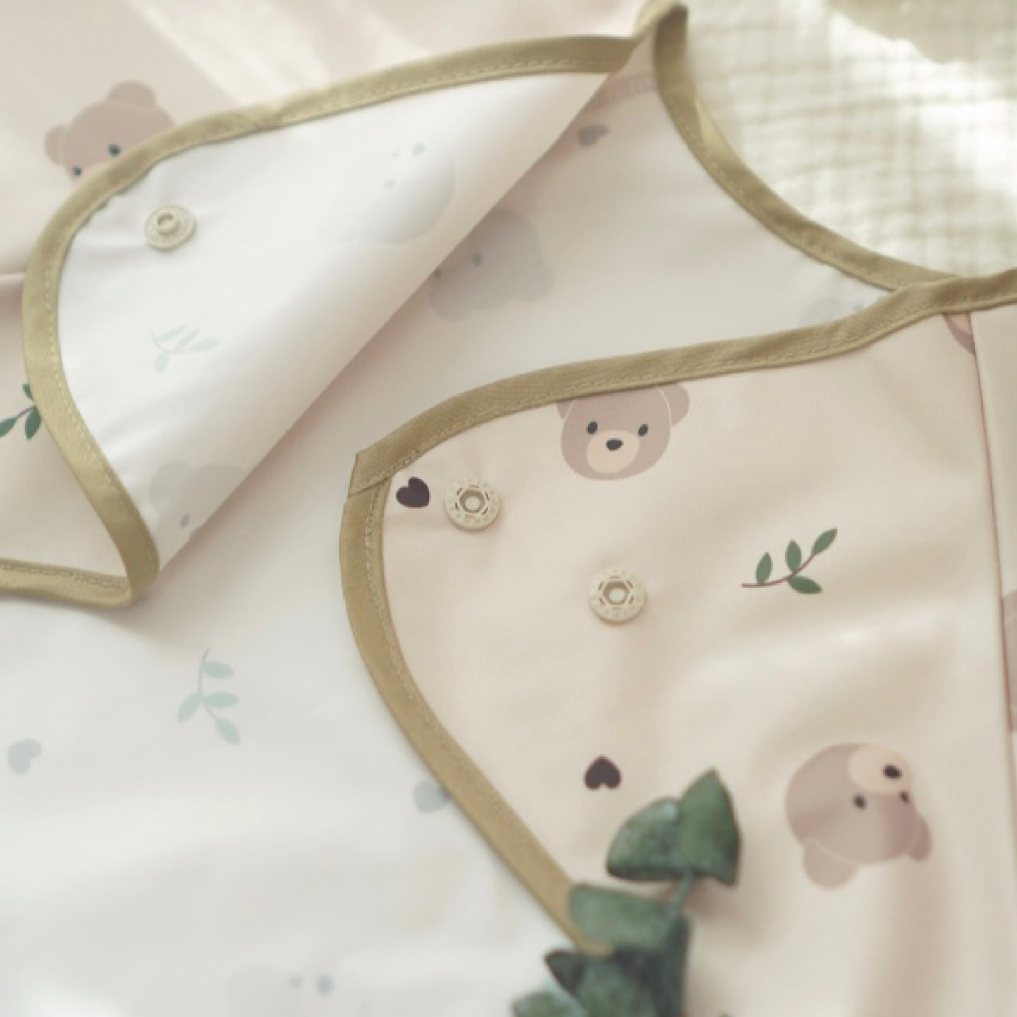 (KoongsKoongs) Waterproof Long Sleeve Bib (2 Colors)