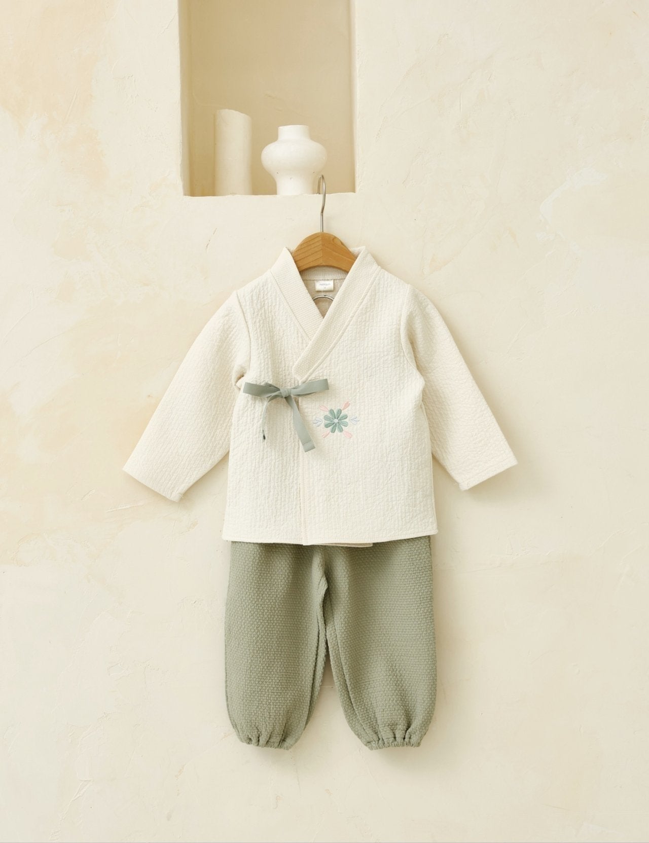 (Pre-order) bbb - Doryeong Hanbok 도령한복