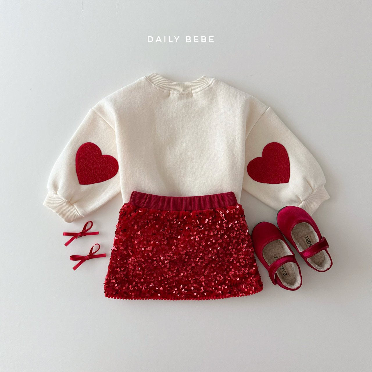 (Pre-order) Daily Bebe - Kids’ Heart Sweatshirt 하트맨투맨 (2 Colors)