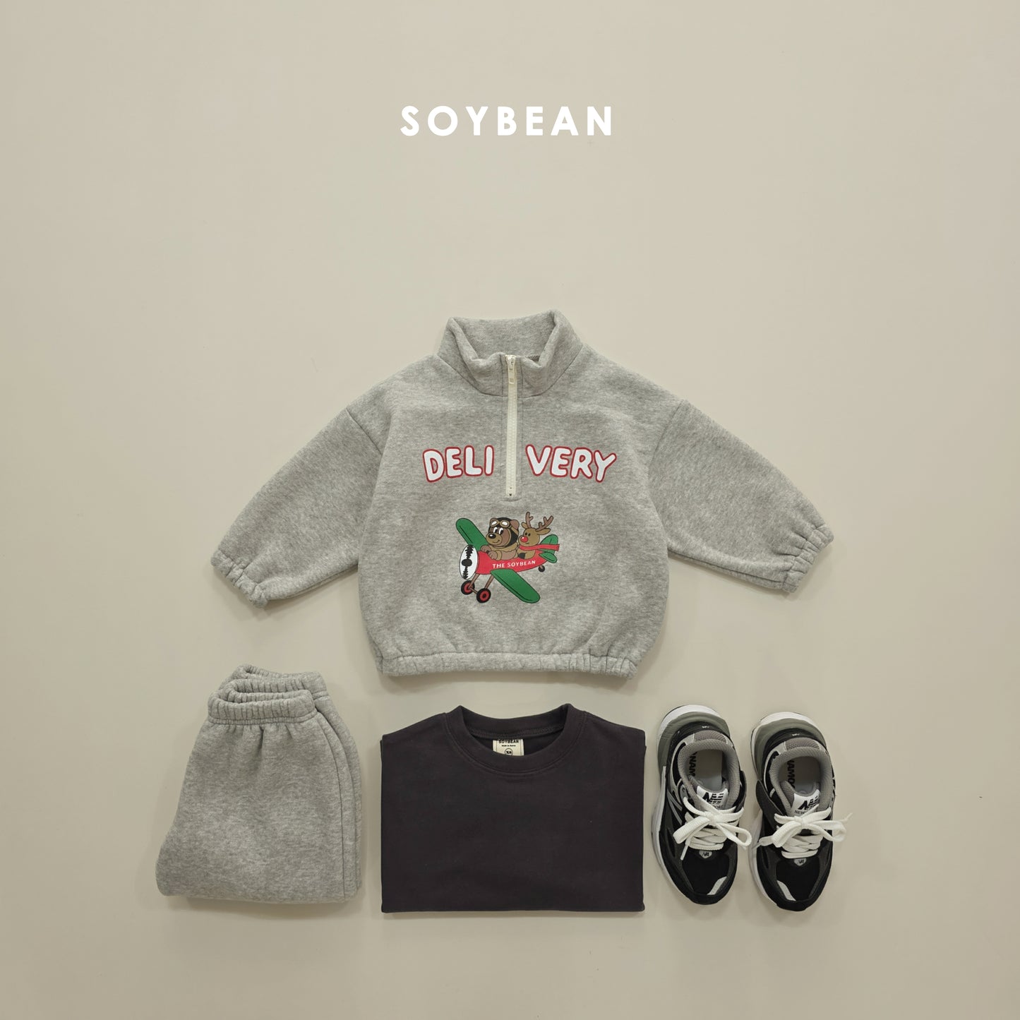 (Pre-order) Soybean Kids Winter - Flying Delivery Top & Bottom Set 플라잉딜리버리상하 (2 Colors)