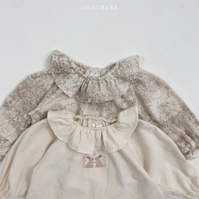 (Pre-order) OOTTBEBE - Madeleine Frill Blouse 마들렌프릴블라우스 (2 Colors)