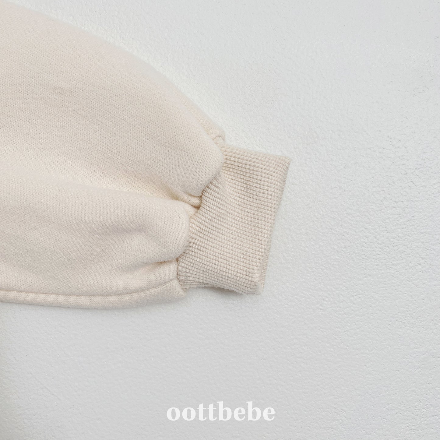 (Pre-order) OOTTBEBE Winter - Collection Bear Sweatshirt 컬렉션베어맨투맨 (2 Colors)
