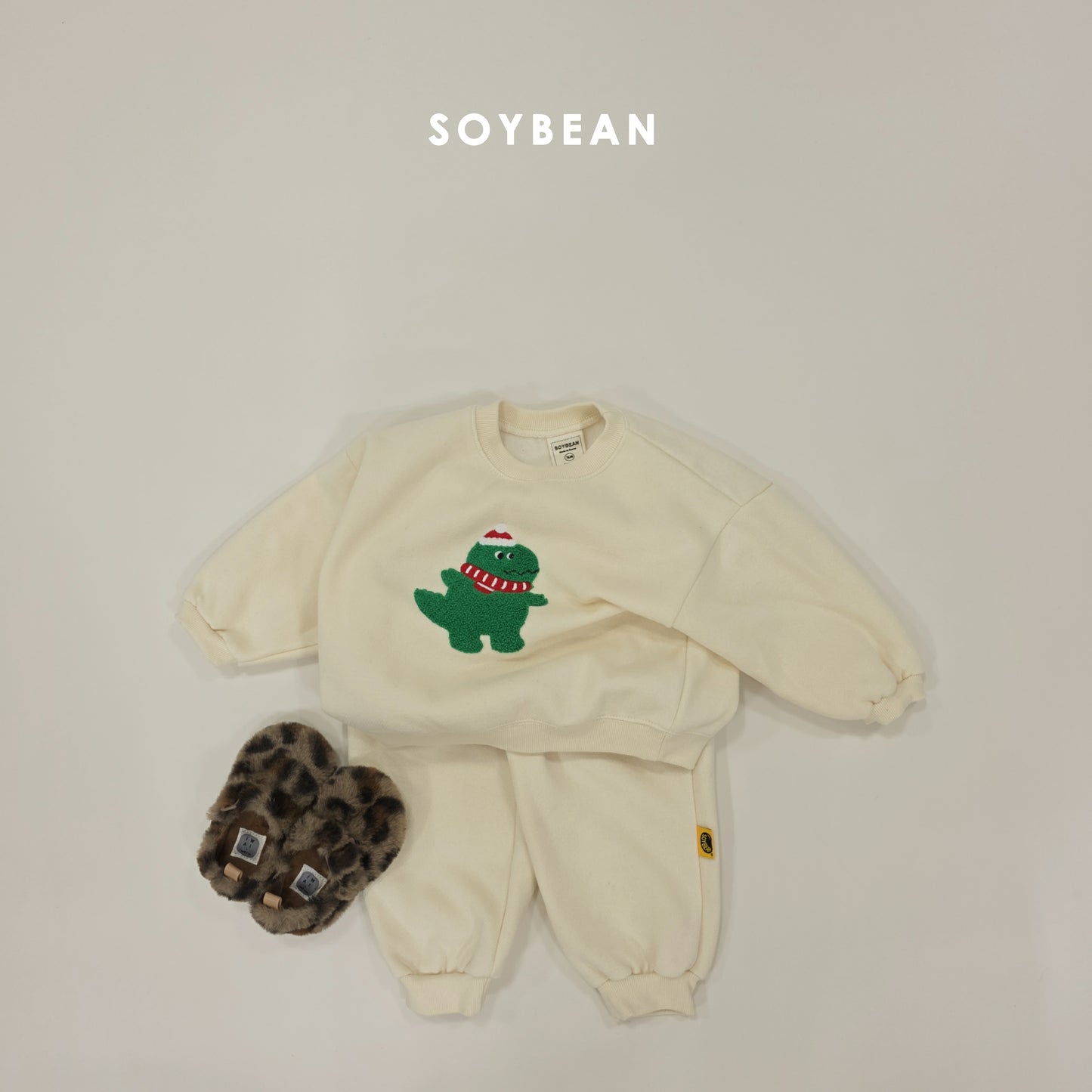 (Pre-order) Soybean Kids Winter - Dinosaur Bouclé Embroidery Fleece-Lined Top & Bottom Set 공룡부클자수상하복 (3 Colors)