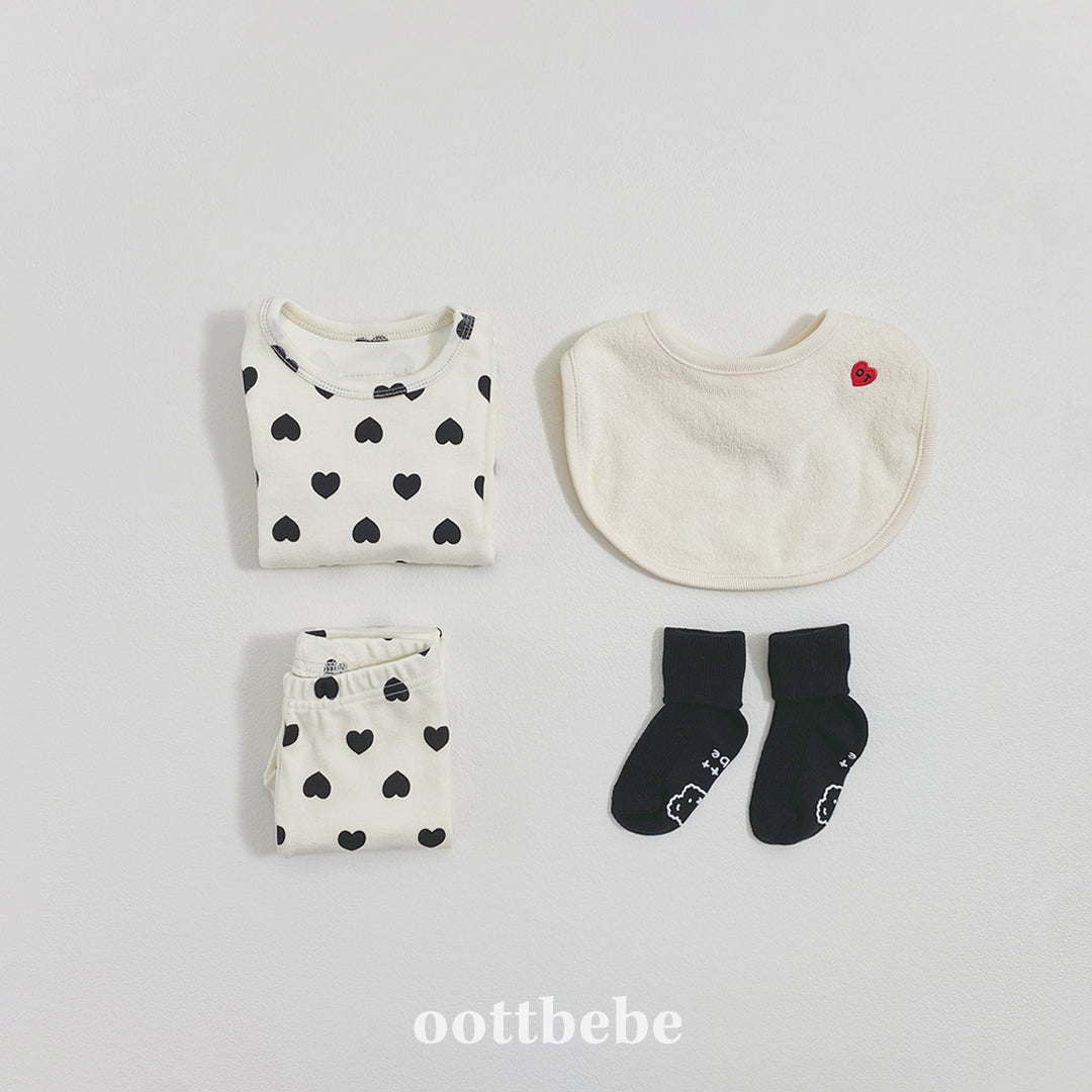 (Pre-order) OOTTBEBE Winter - Heart Pajama Set 하트실내복 (2 Colors)