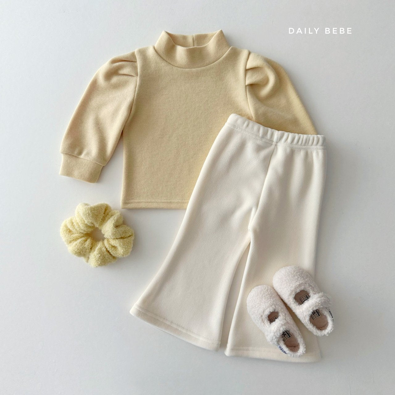 (Pre-order) Daily Bebe Winter - Kids' Peach Puff Mock-Neck Top 피치 퍼프티 (2 Colors)