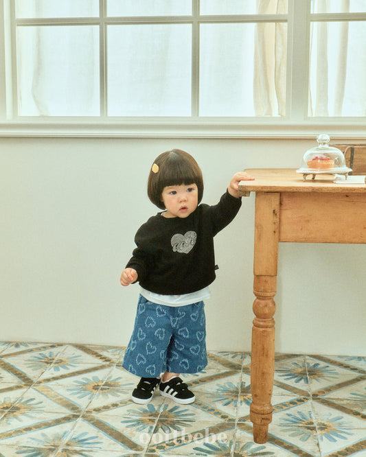 (Pre-order) OOTTBEBE - LOVE Denim Pants (6/10 Length) LOVE청팬츠(6부) (2 Colors)