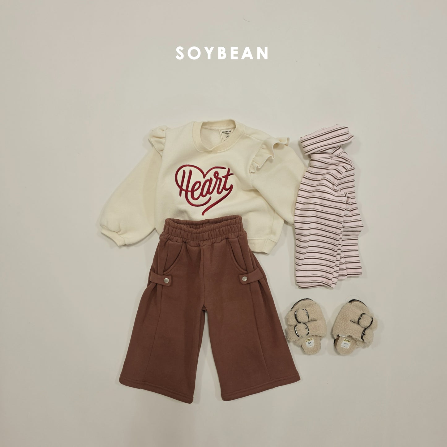 (Pre-order) Soybean Kids Winter - Heart Frill Fleece-Lined Sweatshirt 하트프릴맨투맨 (2 Colors)