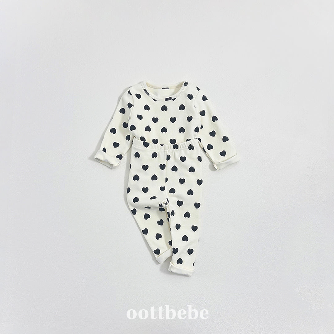 (Pre-order) OOTTBEBE Winter - Heart Pajama Set 하트실내복 (2 Colors)