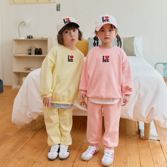 (Pre-order) Daily Bebe - Kids’ Lettering Wide Top & Bottom Set 알럽미 상하세트 (5 Colors)