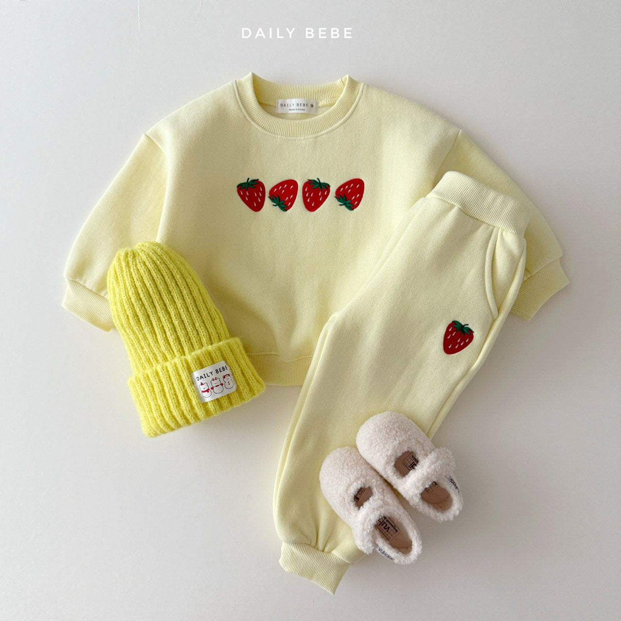 (Pre-order) Daily Bebe - Kids’ Strawberry Top & Bottom Set 딸기자수 상하셋트 (3 Colors)