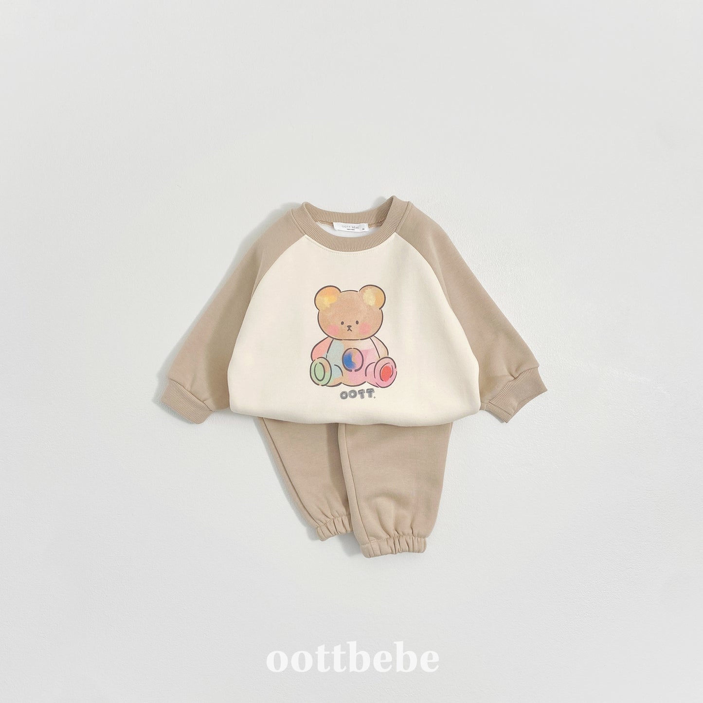 (Pre-order) OOTTBEBE Winter - Watercolor Bear Top & Bottom Set 페인팅오띠상하복 (2 Colors)
