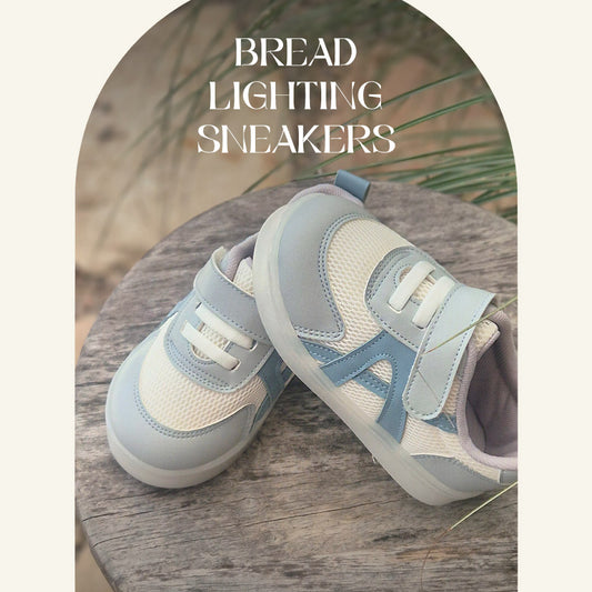 (Pre-order) KoongsKoongs Kids’ Bread LED Light-up Sneakers (Pale Blue)