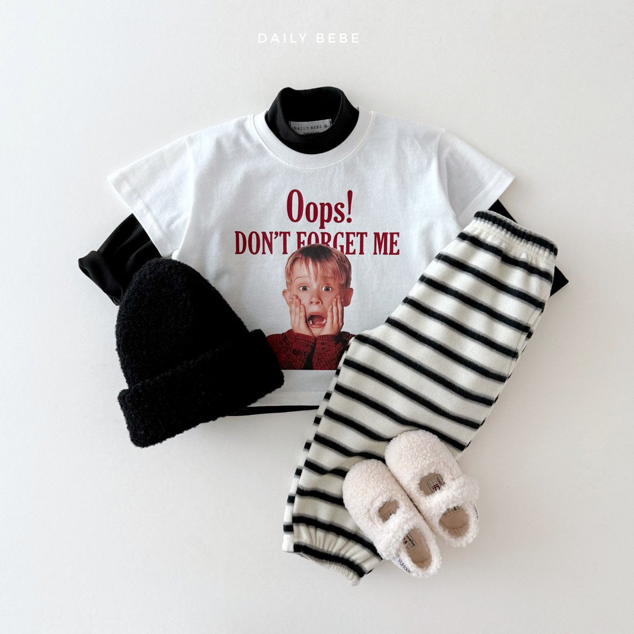(Pre-order) Daily Bebe Winter - (Adult) Kevin Holiday Graphic Tee 케빈 반팔티