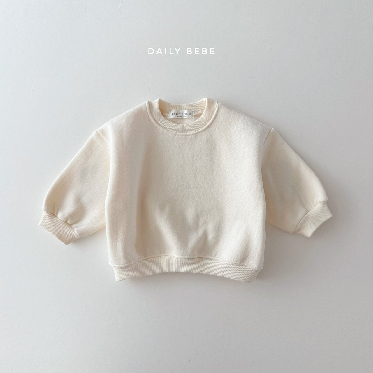 (Pre-order) Daily Bebe - Kids’ Heart Sweatshirt 하트맨투맨 (2 Colors)