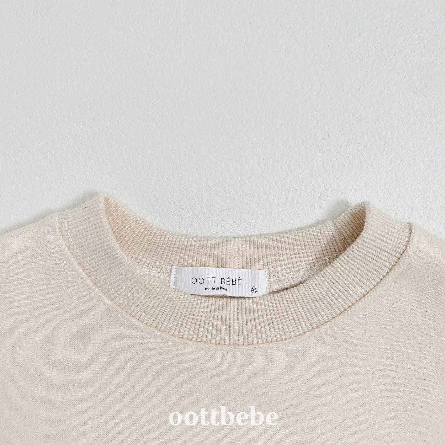 (Pre-order) OOTTBEBE Winter - Collection Bear Sweatshirt 컬렉션베어맨투맨 (2 Colors)