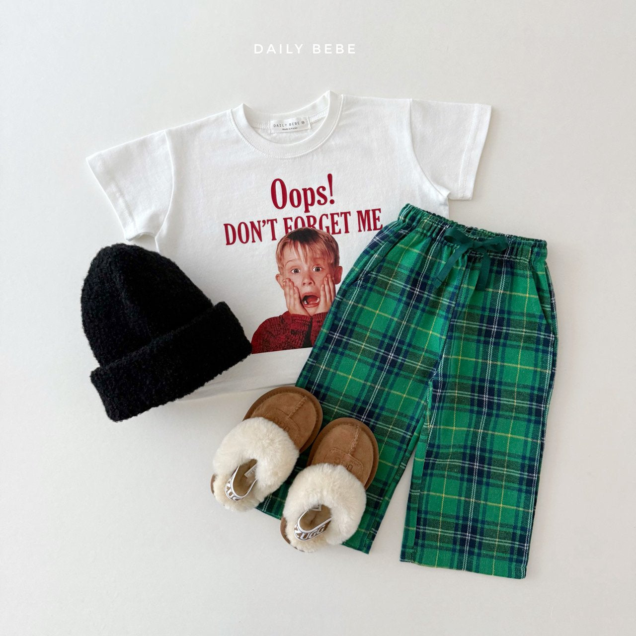 (Pre-order) Daily Bebe Winter - (Adult) Kevin Holiday Graphic Tee 케빈 반팔티