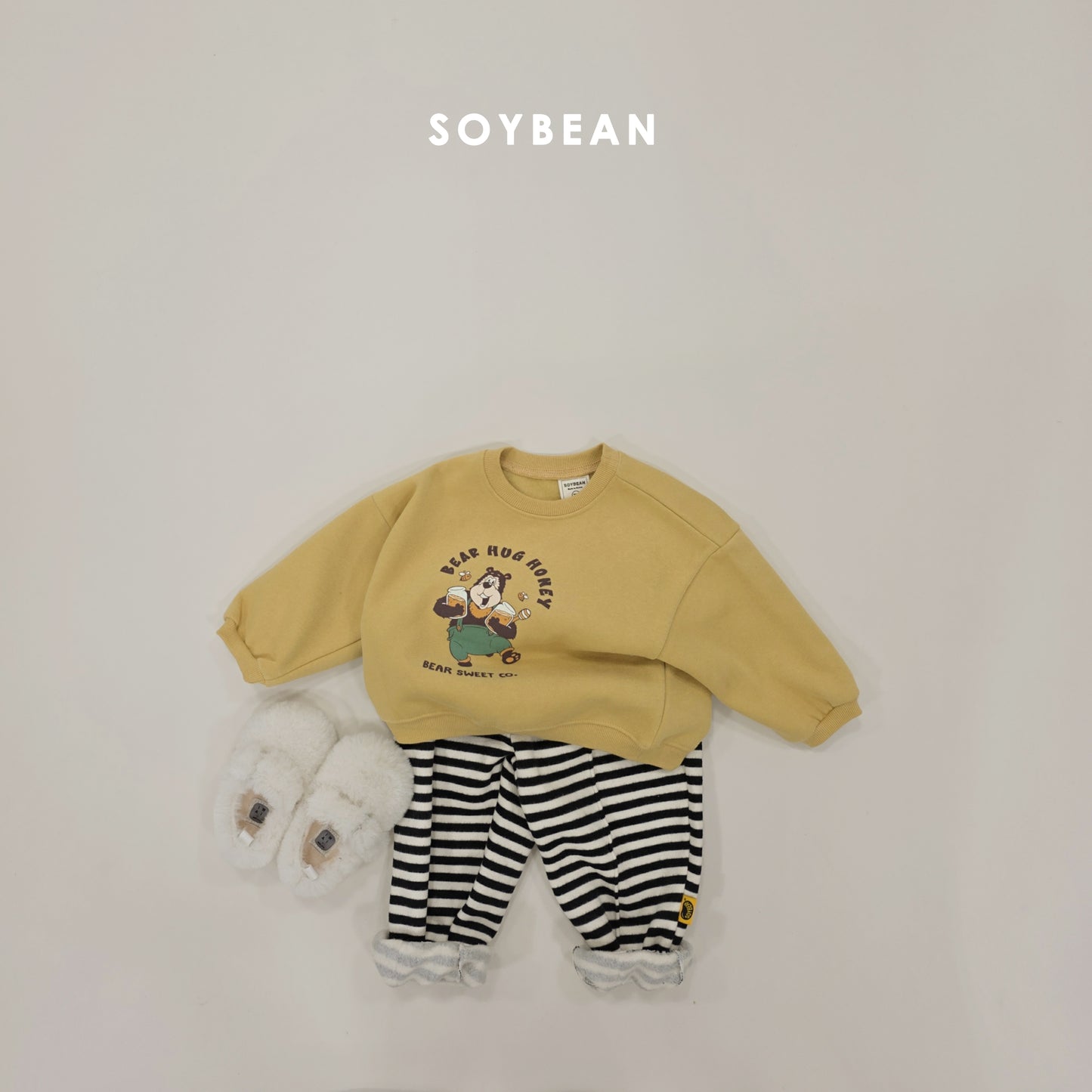 (Pre-order) Soybean Kids Winter - Honey Bear Fleece-Lined Sweatshirt 허니베어양기모맨투맨 (2 Colors)