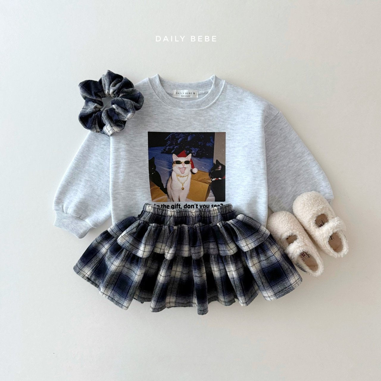 (Pre-order) Daily Bebe Winter - Kids' Santa Kitty Graphic Sweatshirt 산타냥이 맨투맨