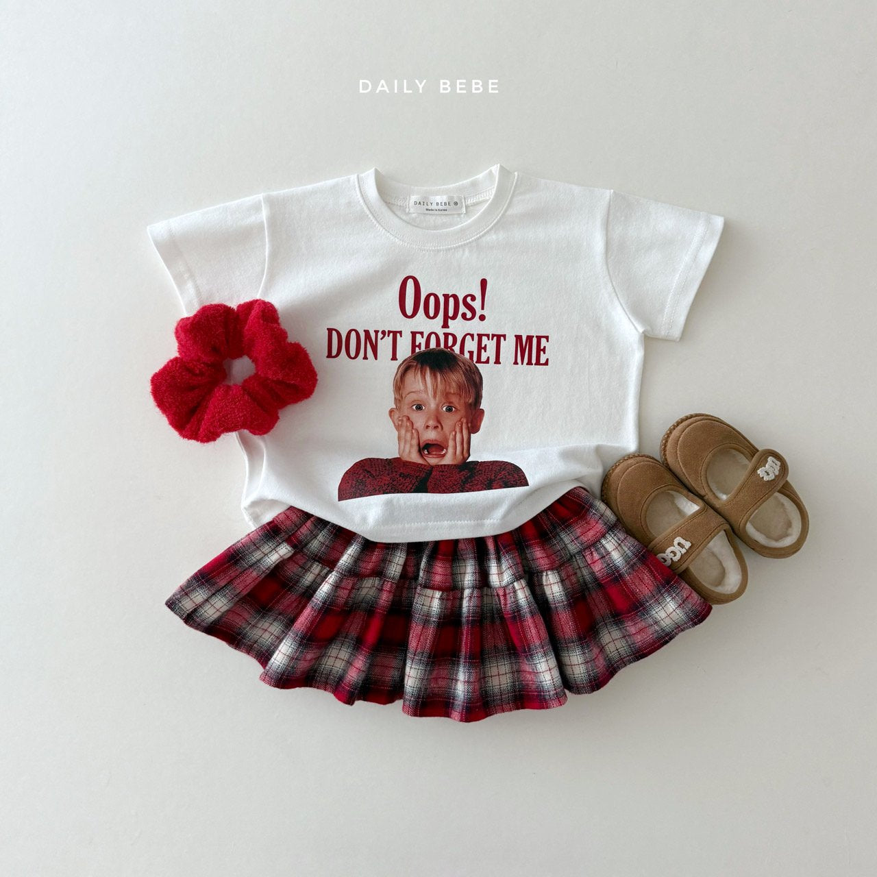 (Pre-order) Daily Bebe Winter - (Adult) Kevin Holiday Graphic Tee 케빈 반팔티