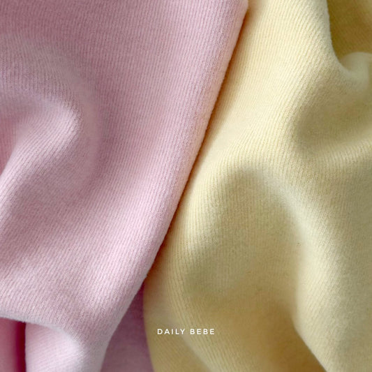 (Pre-order) Daily Bebe Winter - Kids' Peach Puff Mock-Neck Top 피치 퍼프티 (2 Colors)