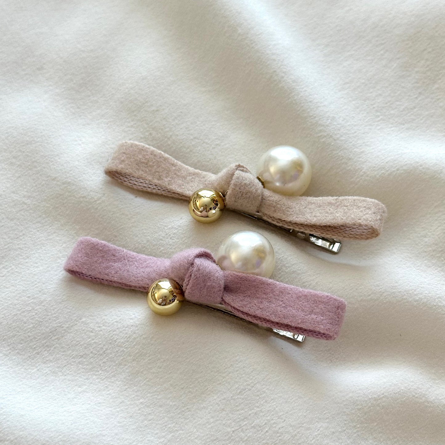 (Chenny Bong Bong) Kids’ Beige Pink Winter Ribbon Hair Clip 2-Piece Set