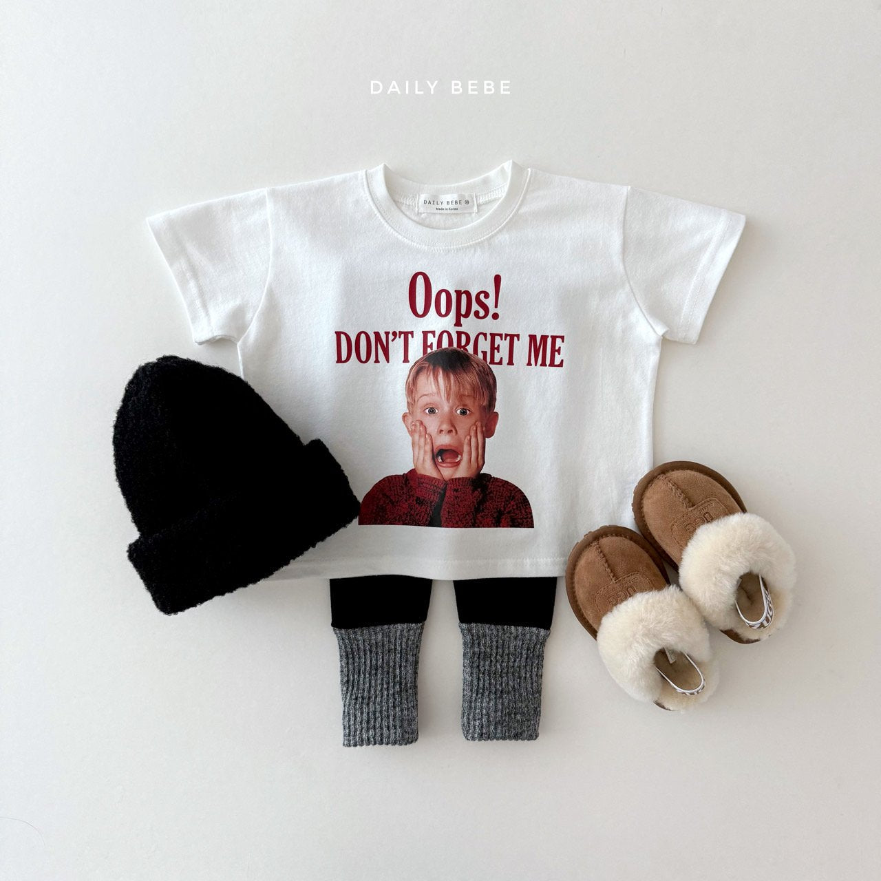(Pre-order) Daily Bebe Winter - (Adult) Kevin Holiday Graphic Tee 케빈 반팔티