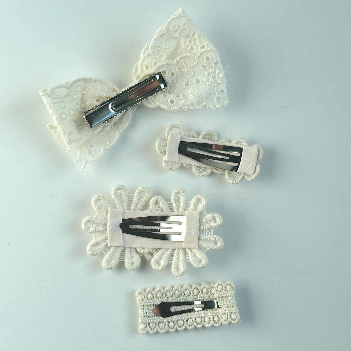 (Chenny Bong Bong) Kids’ Ivory Hair Clips 4-piece Set